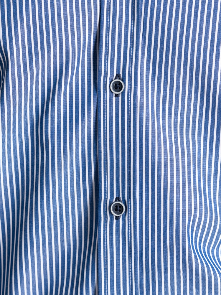 Camicia uomo rigata con alamaro e collo semi francese