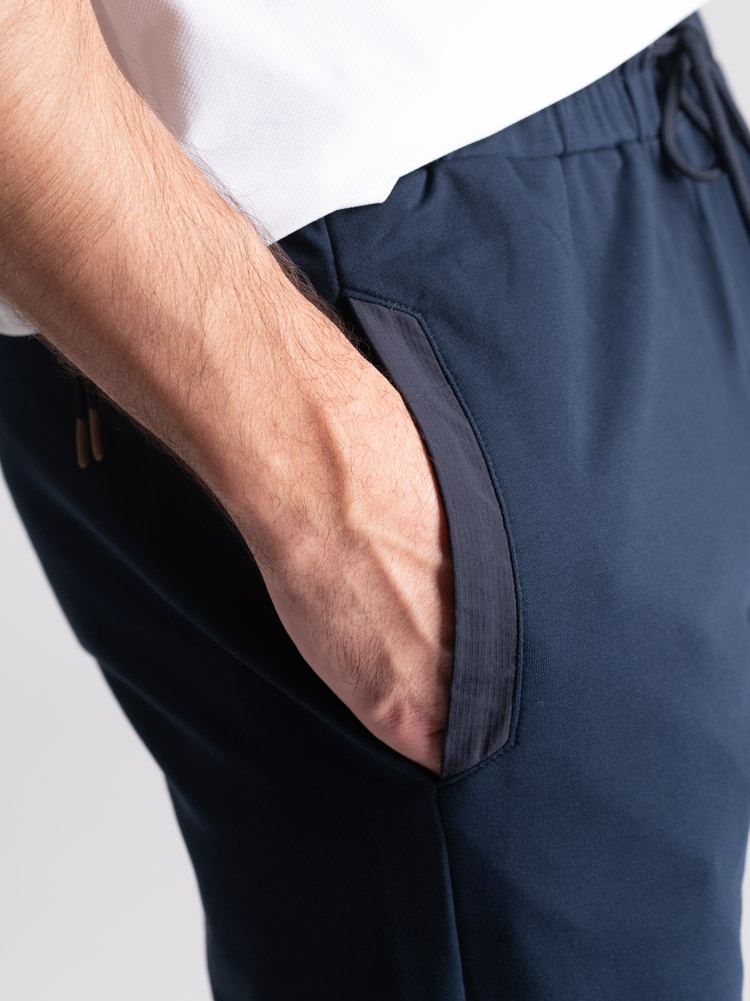 Jogger TECNO modelo chino para hombre