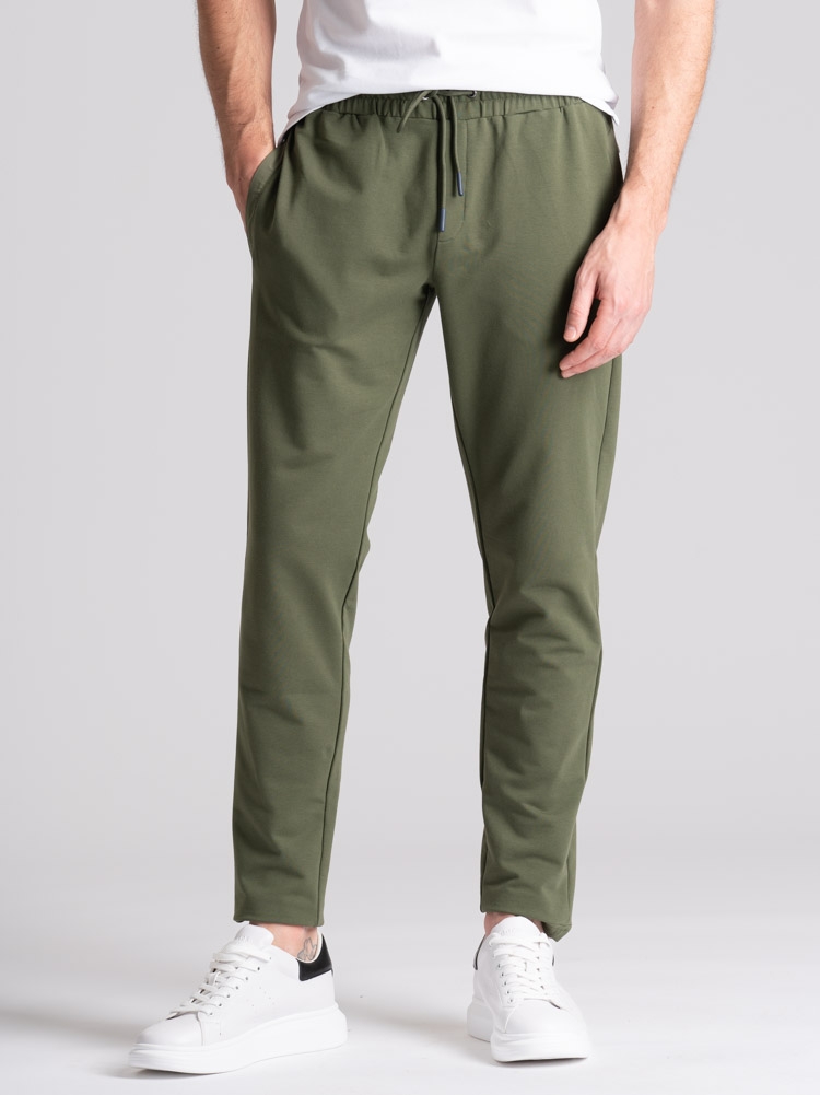Jogger TECNO modelo chino para hombre