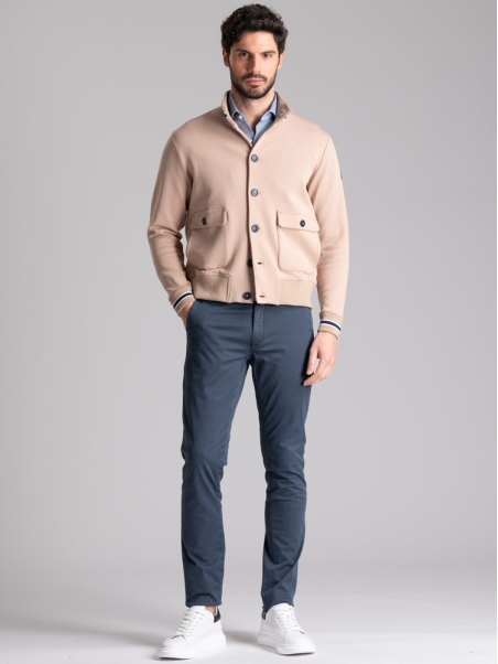 Cazadora bomber de punto para hombre con botonadura y bolsillos