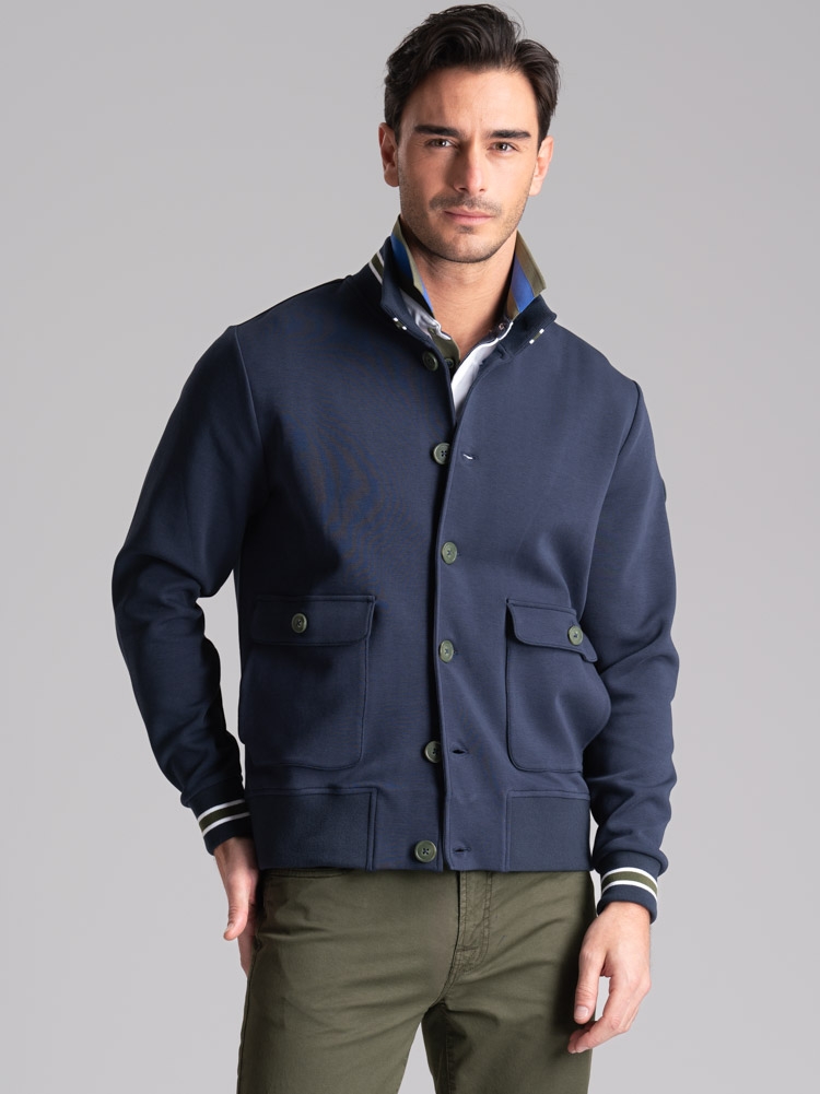 Cazadora bomber de punto para hombre con botonadura y bolsillos