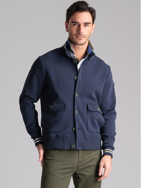 Cazadora bomber de punto para hombre con botonadura y bolsillos