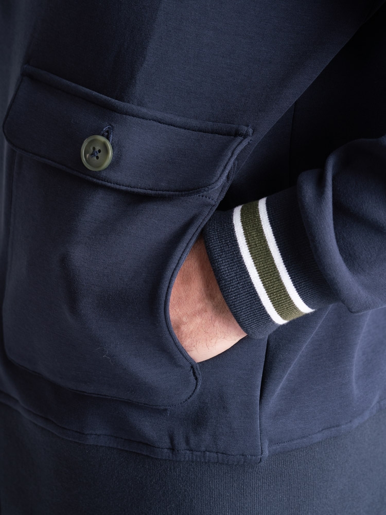 Cazadora bomber de punto para hombre con botonadura y bolsillos