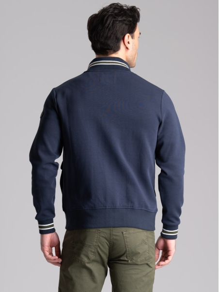 Cazadora bomber de punto para hombre con botonadura y bolsillos