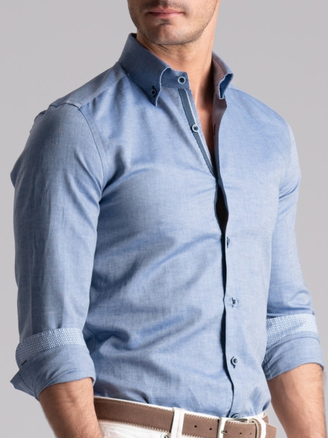 Camisa de hombre en mezcla de lino azul con cuello abotonado 2