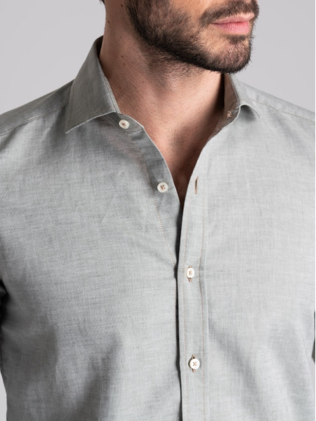 Camisa de cuello semifrancés en mezcla de lino verde para hombre