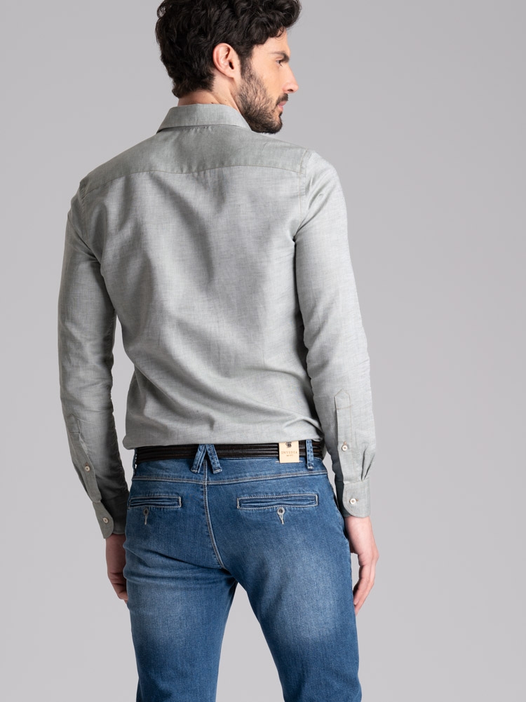 Camisa de cuello semifrancés en mezcla de lino verde para hombre