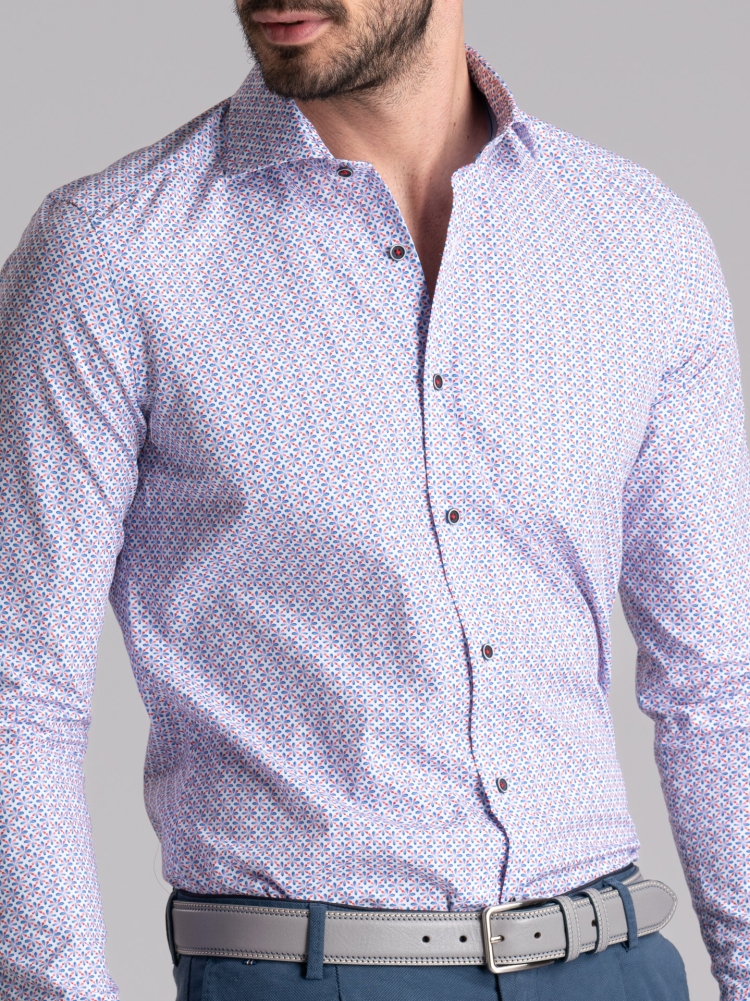 Camisa de caballero con estampado de flores y cuello semifrancés