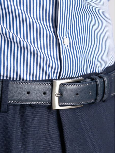 Cinturón de piel para hombre con efecto arrugado y pespuntes en contraste
