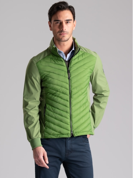 Chaqueta deportiva para hombre con dos tejidos y acolchado delante