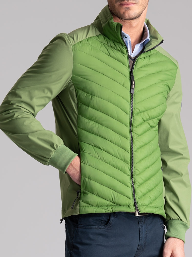 Chaqueta deportiva para hombre con dos tejidos y acolchado delante