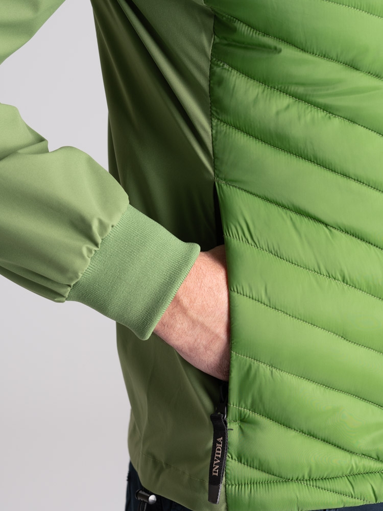 Chaqueta deportiva para hombre con dos tejidos y acolchado delante