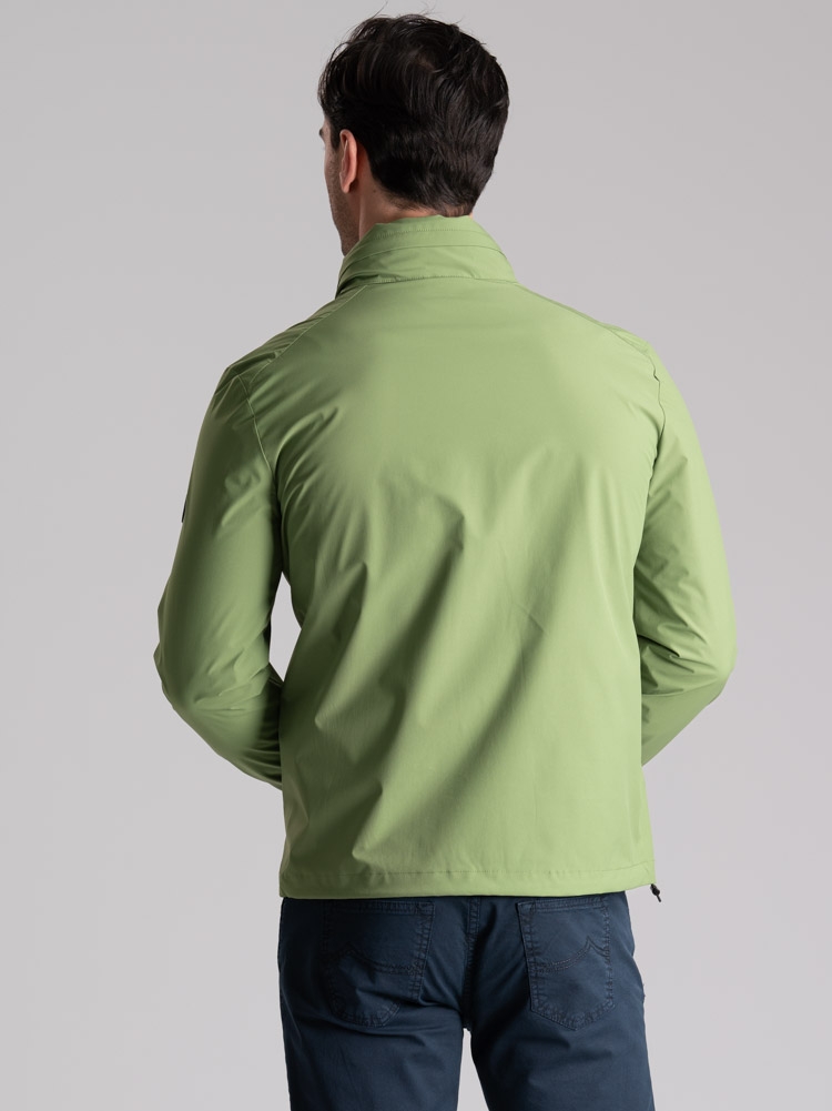 Chaqueta deportiva para hombre con dos tejidos y acolchado delante