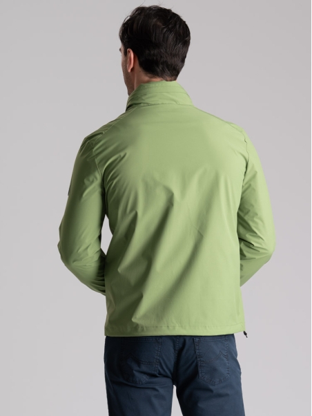 Chaqueta deportiva para hombre con dos tejidos y acolchado delante
