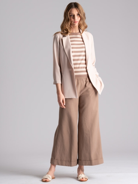 Chaqueta fluida de mujer tipo blazer en color arena 2