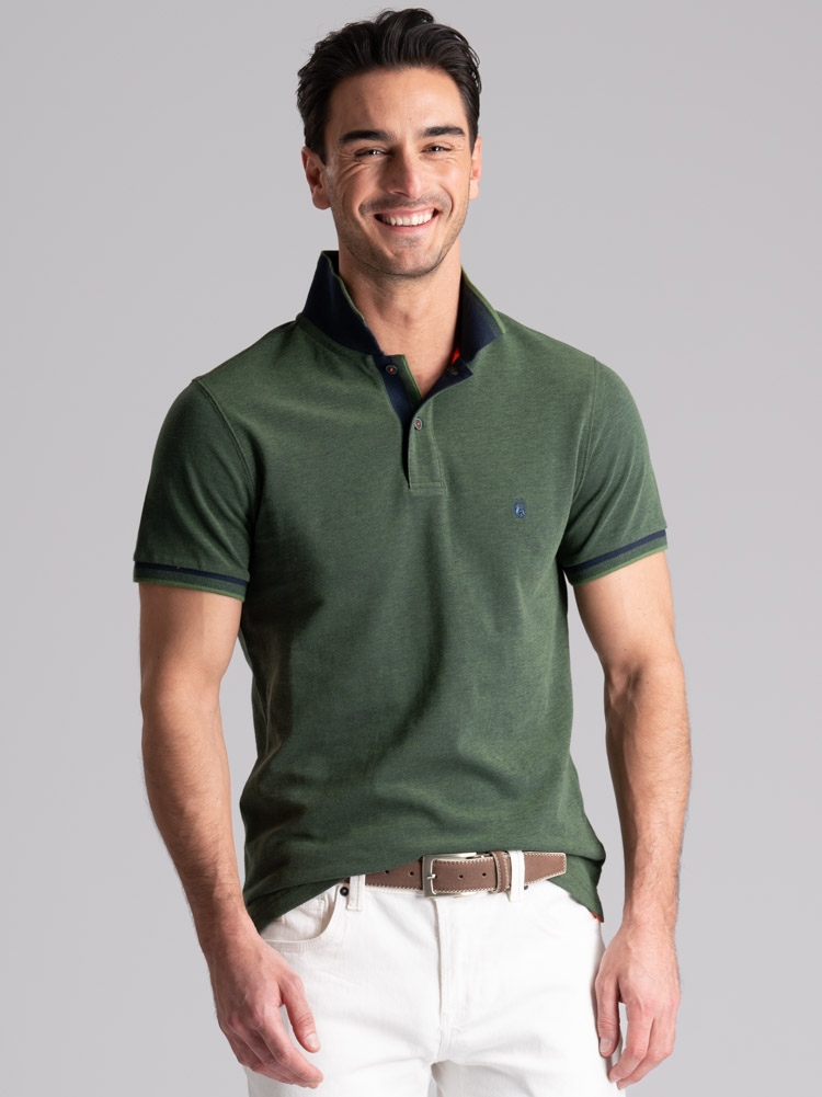 Polo de media manga para hombre teñido en hilo