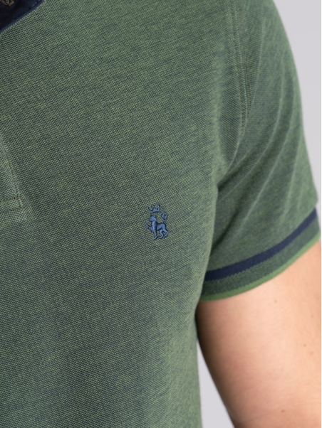 Polo de media manga para hombre teñido en hilo
