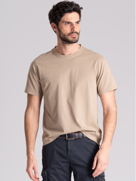Camiseta de manga corta para hombre con puntales aplicados