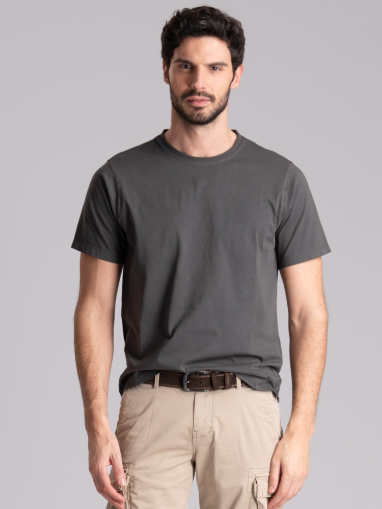 Camiseta de manga corta para hombre con puntales aplicados