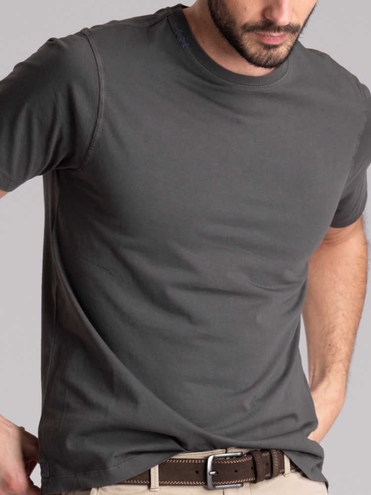 T-shirt uomo a mezza manica con puntoni applicati