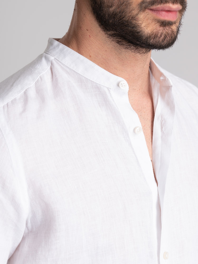 Camicia uomo bianca di lino con collo alla coreana