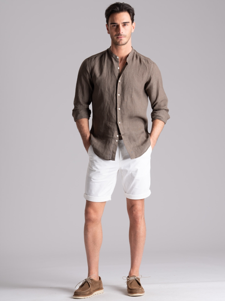 Camisa de hombre de lino color barro con cuello mao