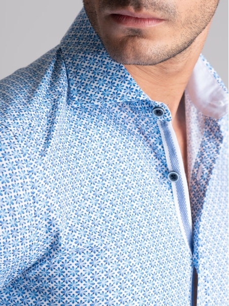 Camisa flor hombre media manga cuello semifrancés