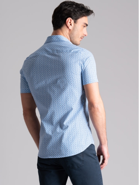 Camisa flor hombre media manga cuello semifrancés