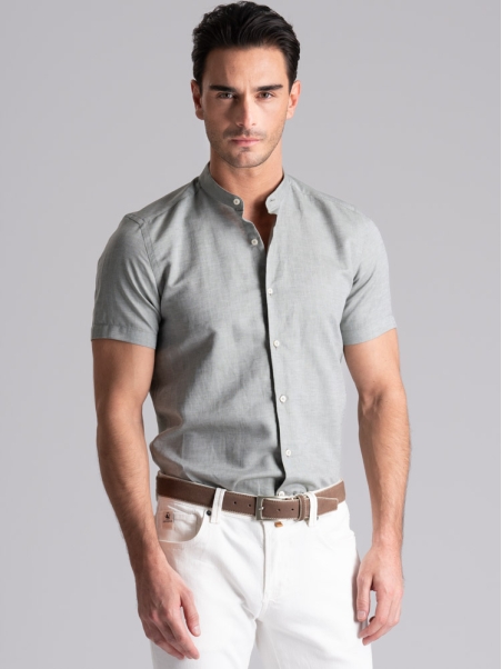 Camisa hombre mezcla de lino verde media manga cuello coreano