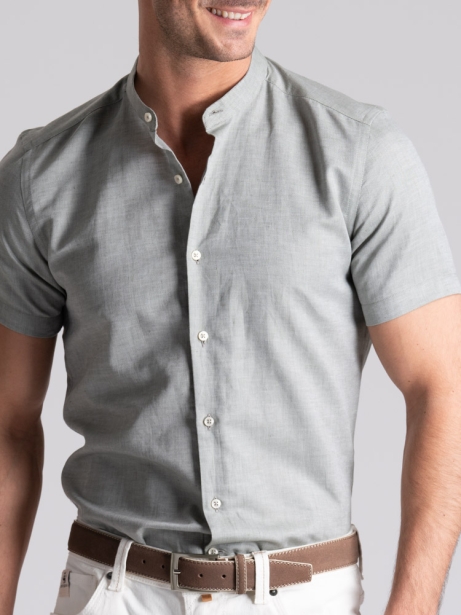 Camisa hombre mezcla de lino verde media manga cuello coreano 2