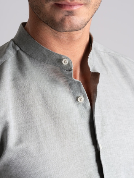 Camisa hombre mezcla de lino verde media manga cuello coreano