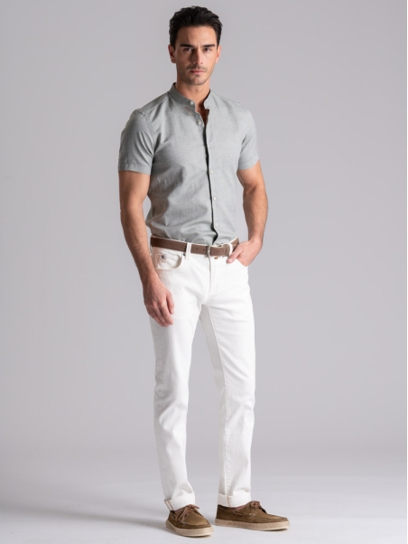 Camisa hombre mezcla de lino verde media manga cuello coreano