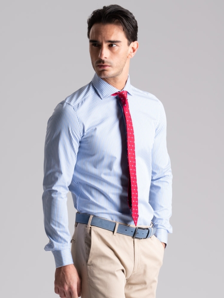Camisa de caballero azul claro cuello semifrancés