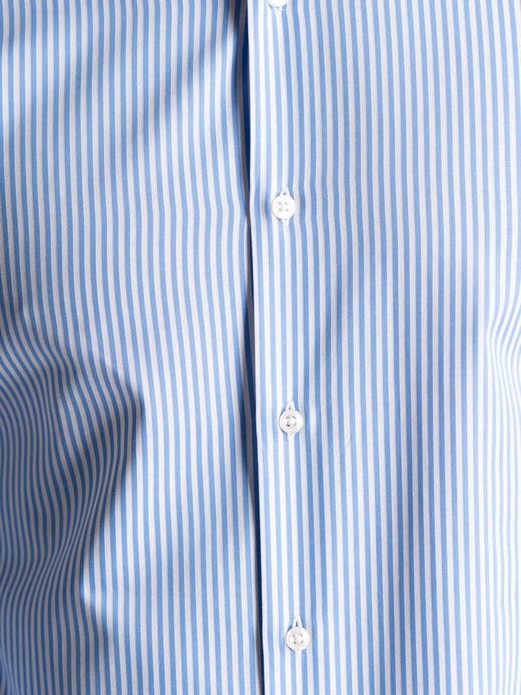 Camisa de caballero azul claro cuello semifrancés