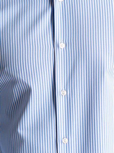 Camisa de caballero azul claro cuello semifrancés