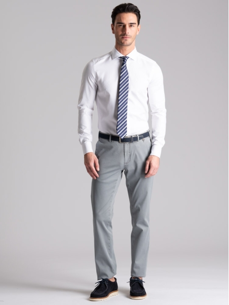 Camisa blindada blanca de hombre cuello semifrancés
