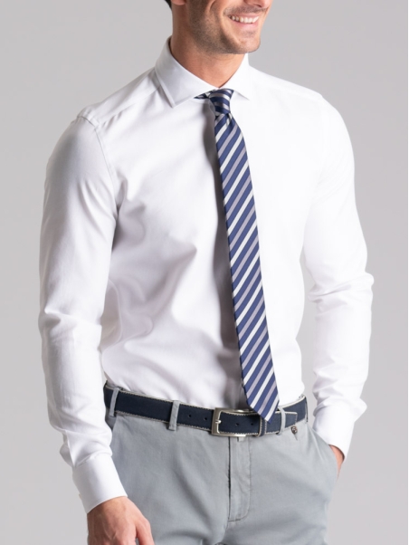 Camisa blindada blanca de hombre cuello semifrancés