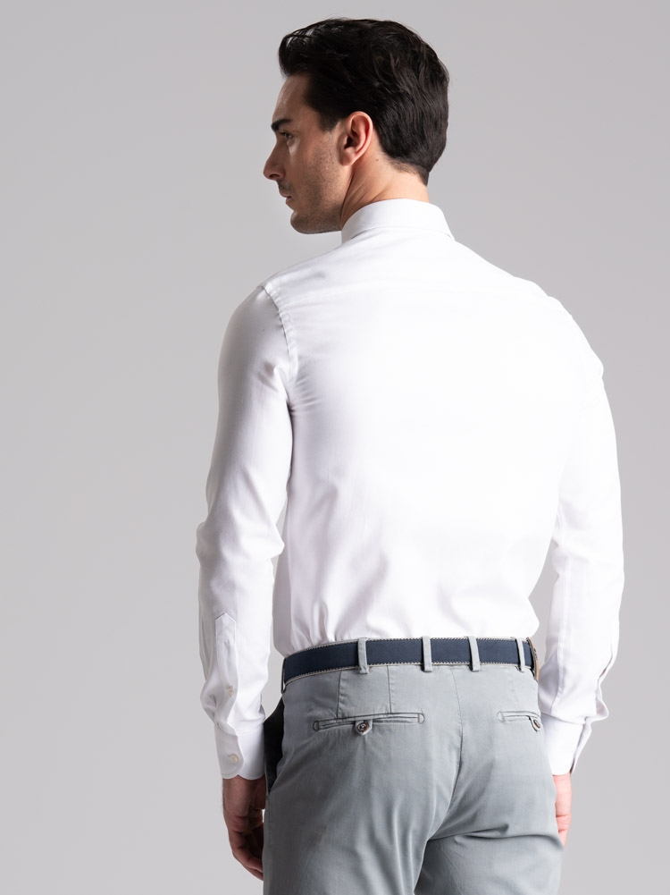 Camisa blindada blanca de hombre cuello semifrancés