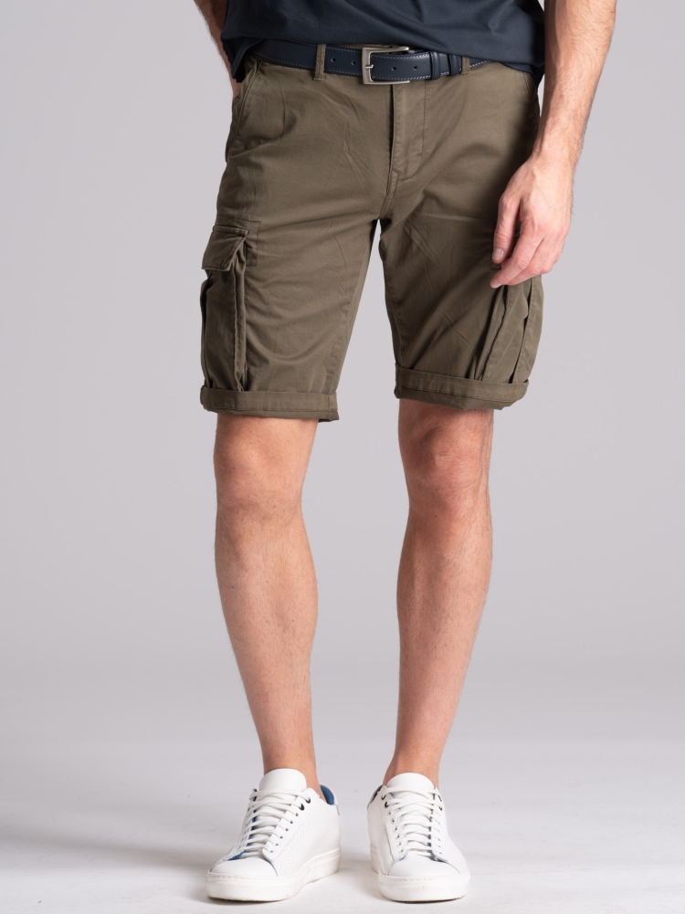 Bermudas cargo de hombre en gabardina de algodón efecto envejecido