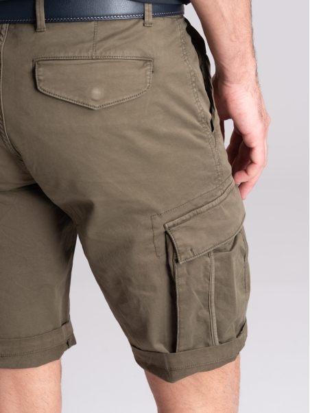 Bermudas cargo de hombre en gabardina de algodón efecto envejecido