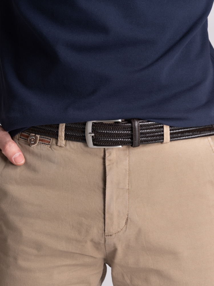 Bermudas chinas de hombre con cintas y ribetes aplicados