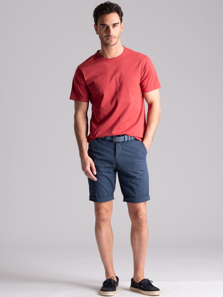 Bermudas chinas de hombre con cintas y ribetes aplicados