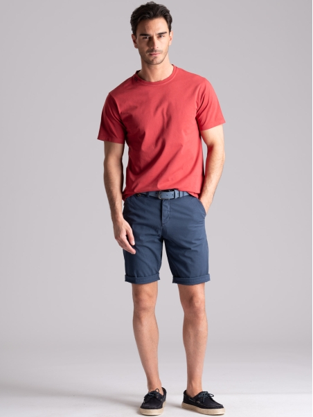 Bermudas chinas de hombre con cintas y ribetes aplicados