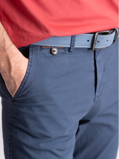 Bermudas chinas de hombre con cintas y ribetes aplicados