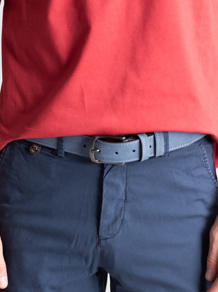 Bermudas chinas de hombre con cintas y ribetes aplicados