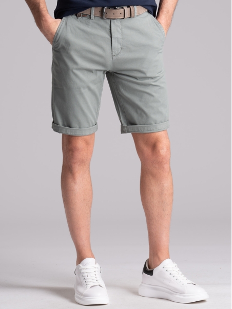 Bermudas chinas de hombre con cintas y ribetes aplicados