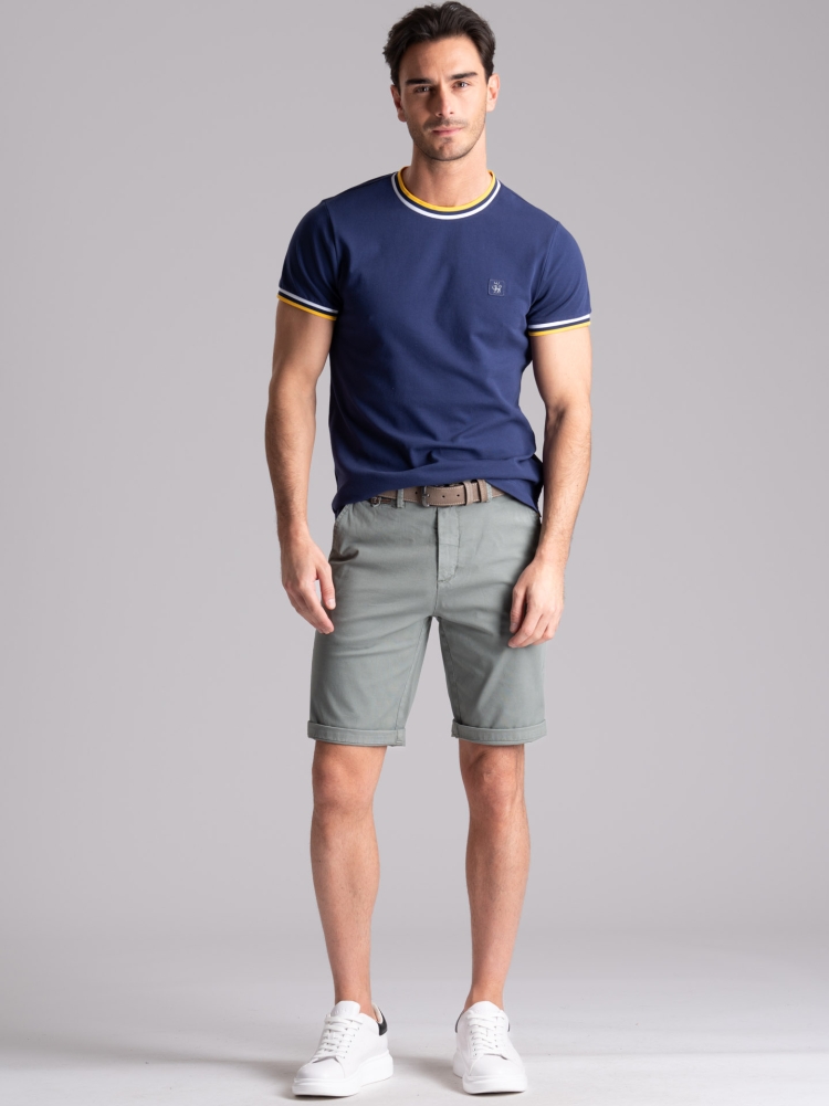 Bermudas chinas de hombre con cintas y ribetes aplicados
