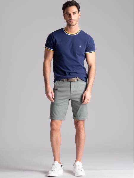 Bermudas chinas de hombre con cintas y ribetes aplicados