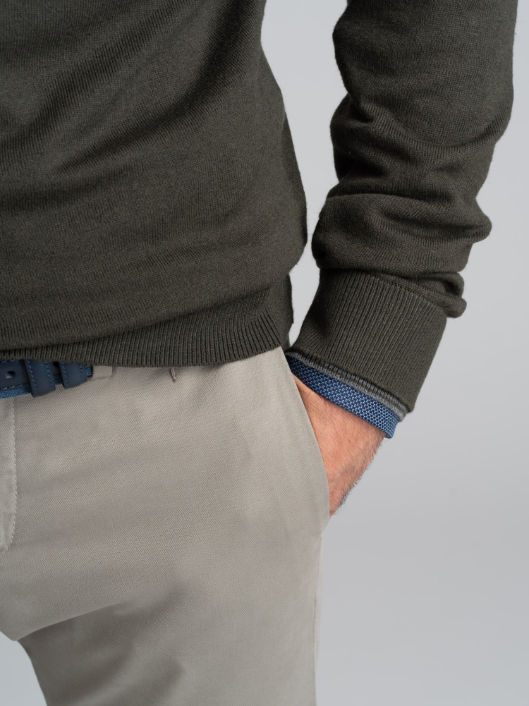 Jersey de cuello redondo para hombre con doble efecto en cuello y puños