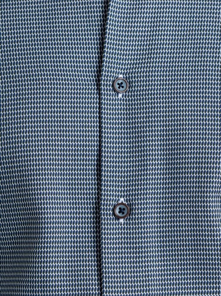 Camisa de hombre con diseño geométrico azul y verde